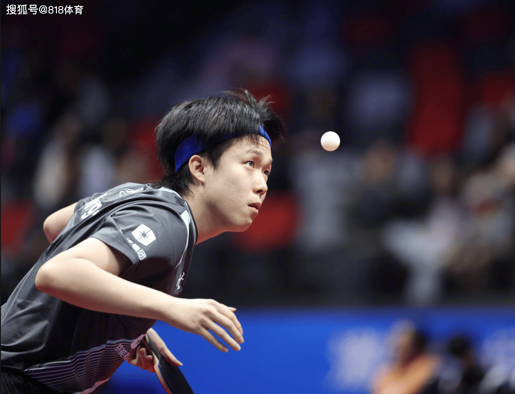 开云下载-有前途!王(wáng)楚钦看到马龍(lóng)比赛暂停没水喝,马上(shàng)跑(pǎo)去给龍(lóng)队拿了(le)一瓶水