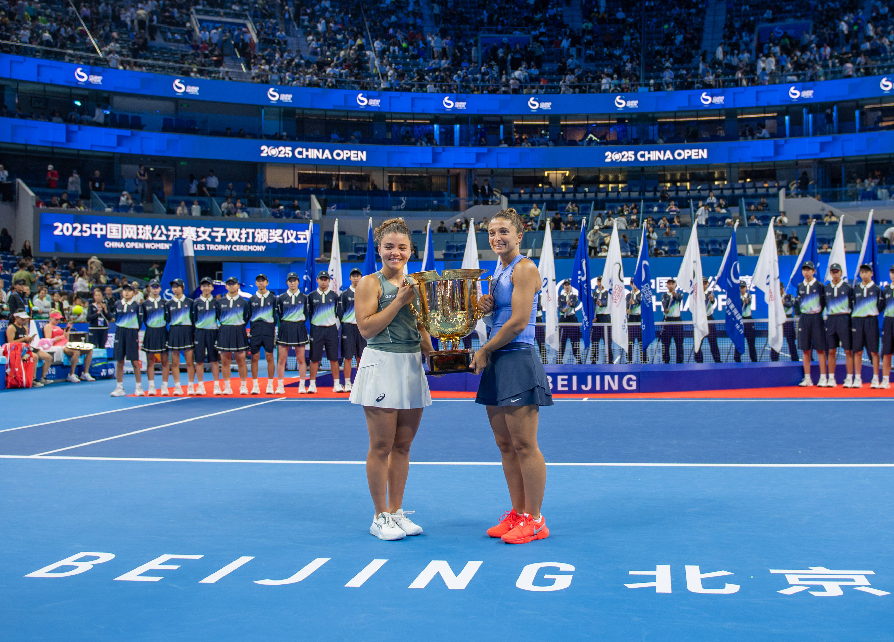 开云体育APP下载-(体育)网球——中网:埃(āi)拉(lā)尼/保利(lì)尼女雙(shuāng)夺冠