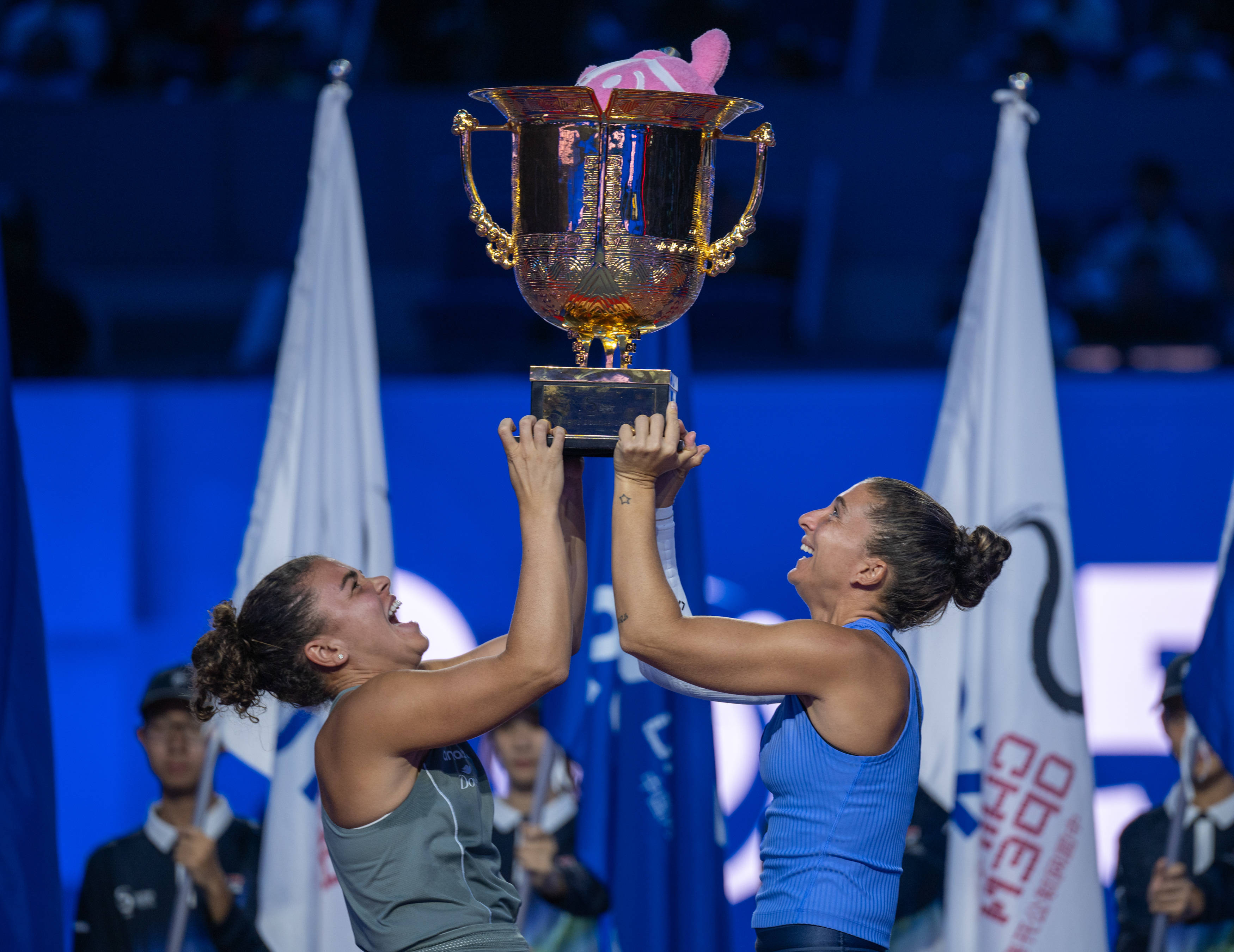 开云体育APP下载-(体育)网球——中网:埃(āi)拉(lā)尼/保利(lì)尼女雙(shuāng)夺冠