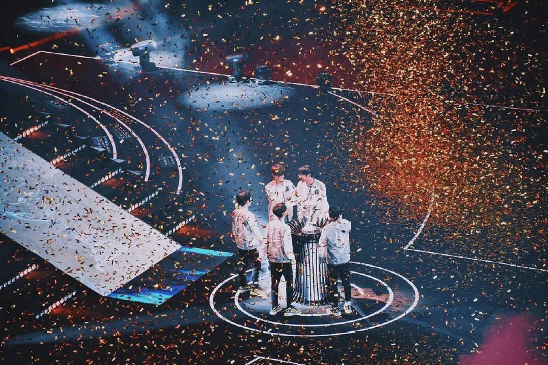 开云-当我在看60岁的老人打电竞比赛时，我在看什么