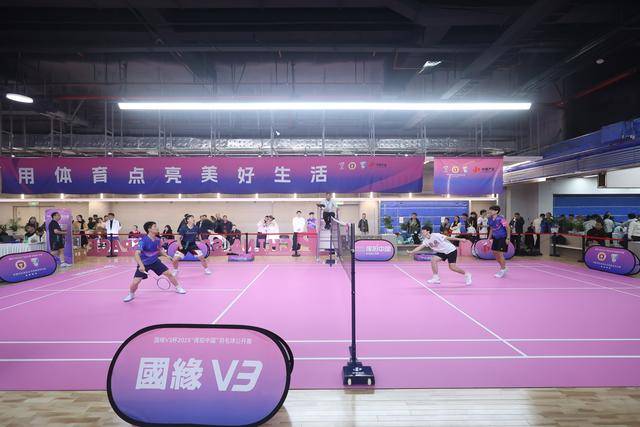 开云体育APP下载-“挥拍中国”羽毛球公开赛走进扬州商圈