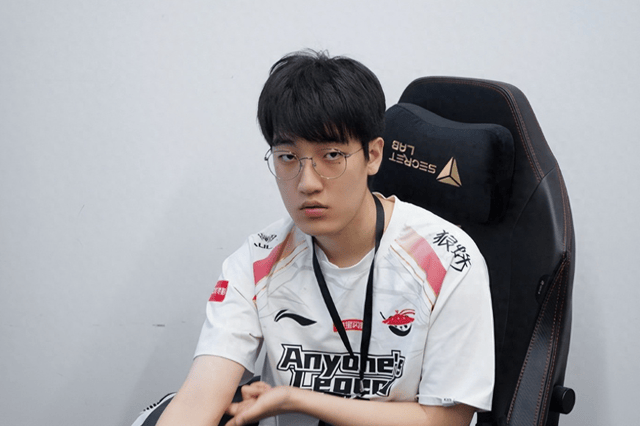 开云平台-英雄联盟S15：宝蓝神之一手！LPL双雄冲击瑞士轮八强席位