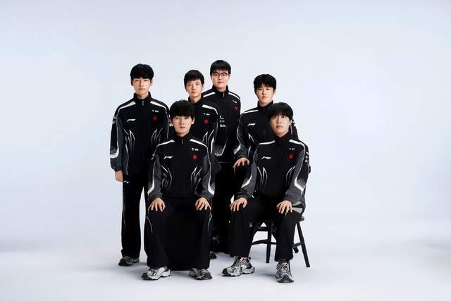 开云平台-英雄联盟S15：宝蓝神之一手！LPL双雄冲击瑞士轮八强席位