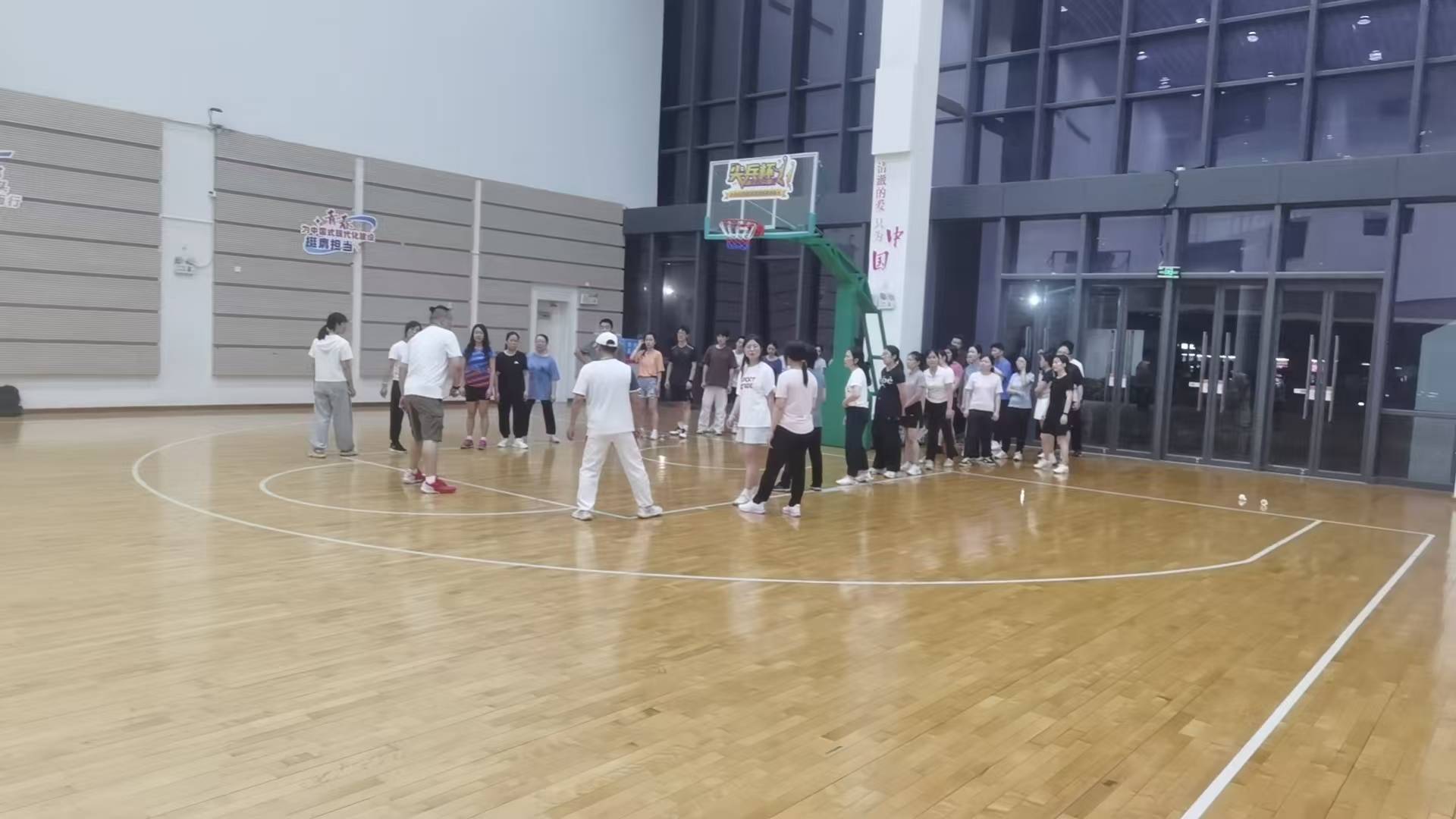 开云体育在线-【震惊!】深圳这5家羽毛球(qiú)机构,让你秒变球(qiú)场高(gāo)手!