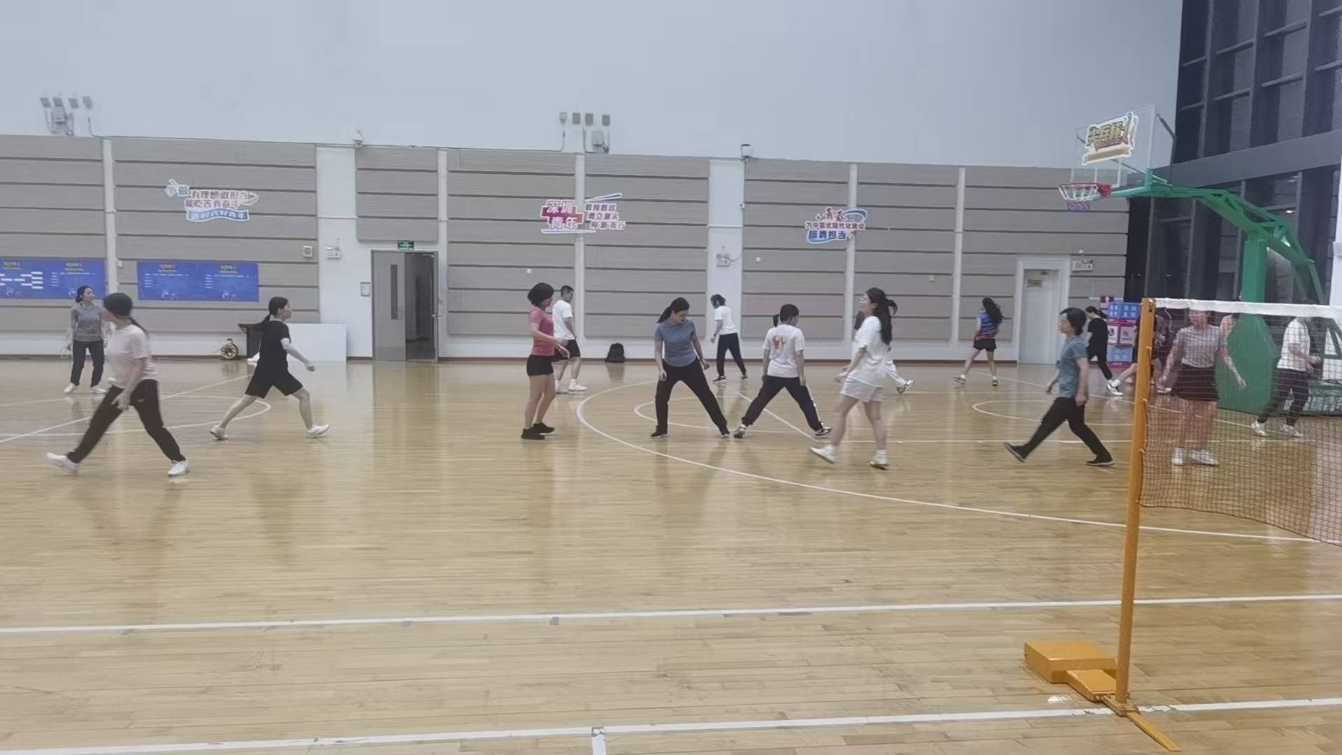 开云体育在线-【震惊!】深圳这5家羽毛球(qiú)机构,让你秒变球(qiú)场高(gāo)手!