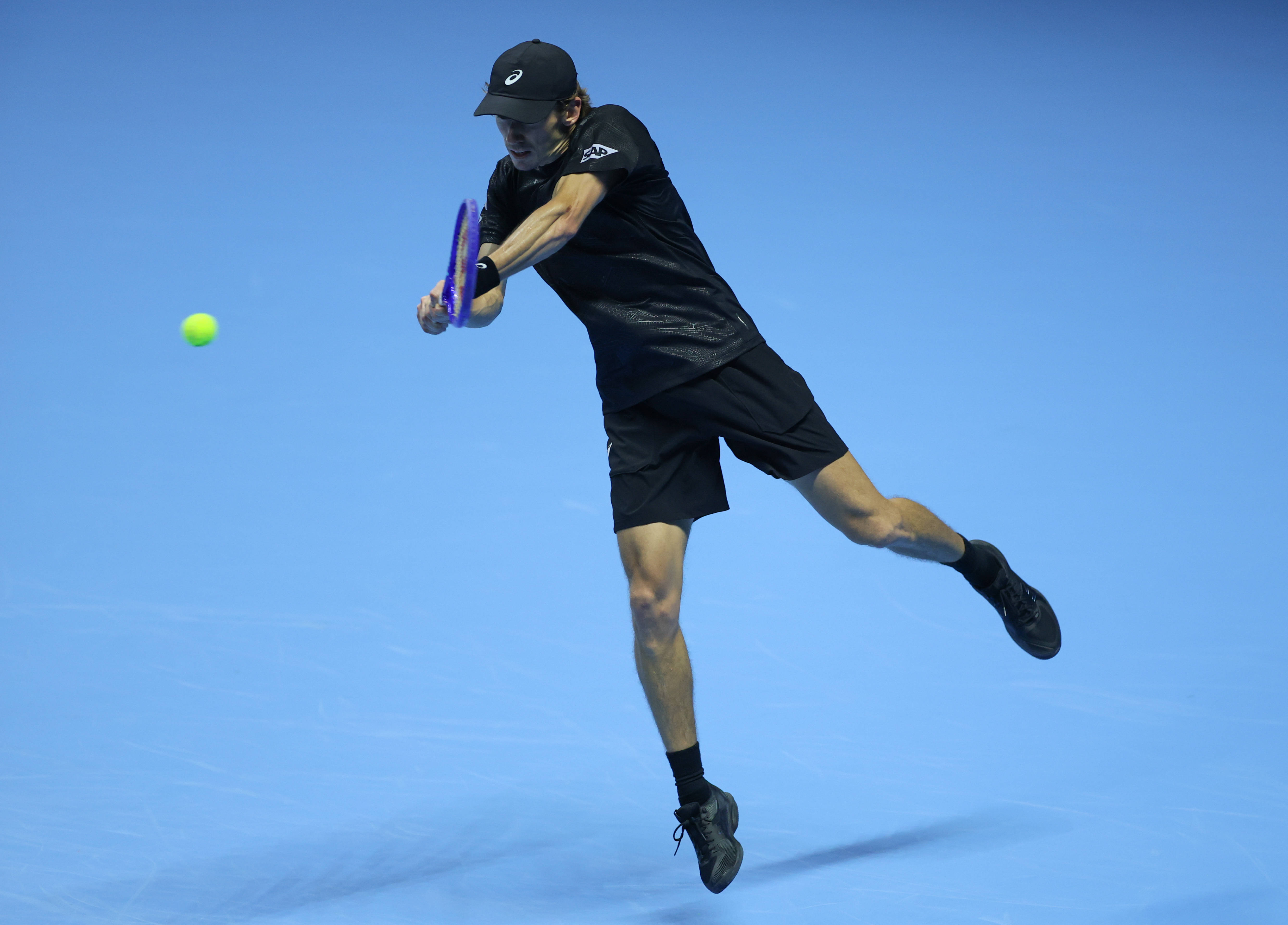 开云-(体育)网球——ATP年终总决赛半决赛:辛纳胜德米纳尔