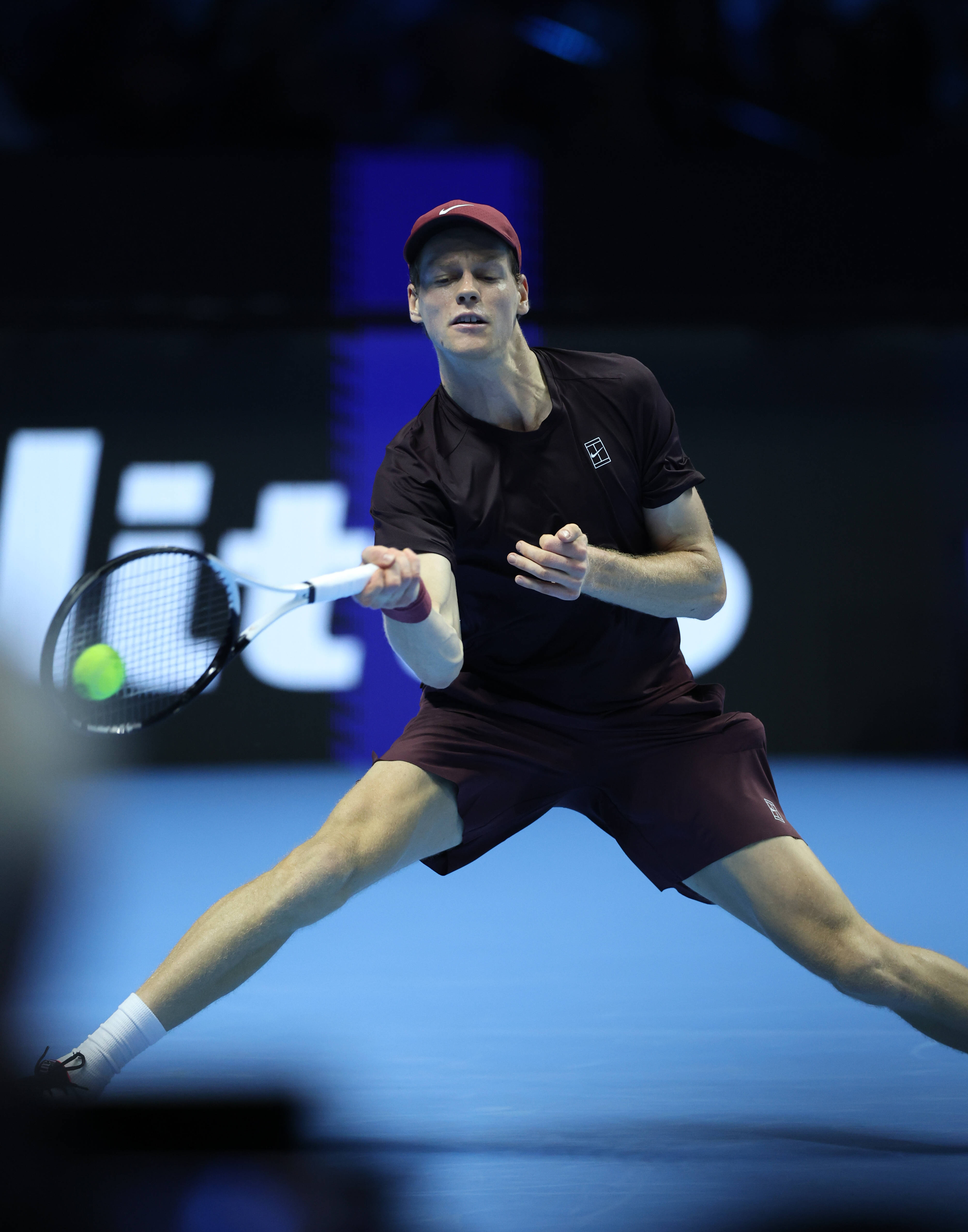 开云-(体育)网球——ATP年终总决赛半决赛:辛纳胜德米纳尔